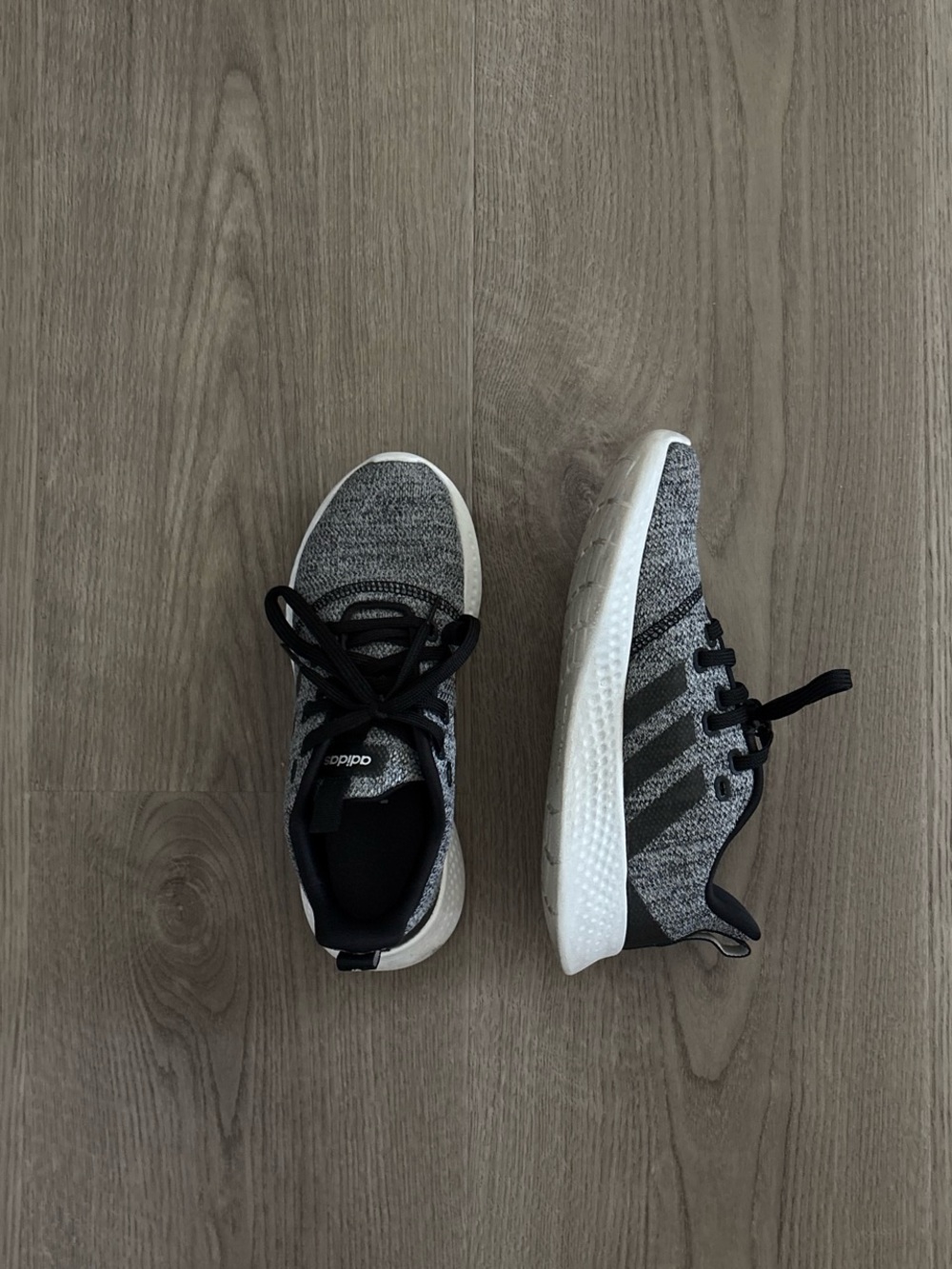 Adidas Cloudfoam sneakers in gray & black size 6